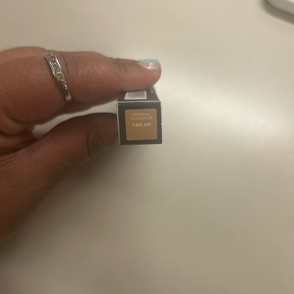 bareMinerals Liquid Mineral Concealer - 4W Tan NWT - Picture 5 of 6
